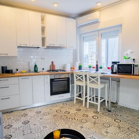One Bedroom Flat In Bucharest'S Historic District Exterior foto