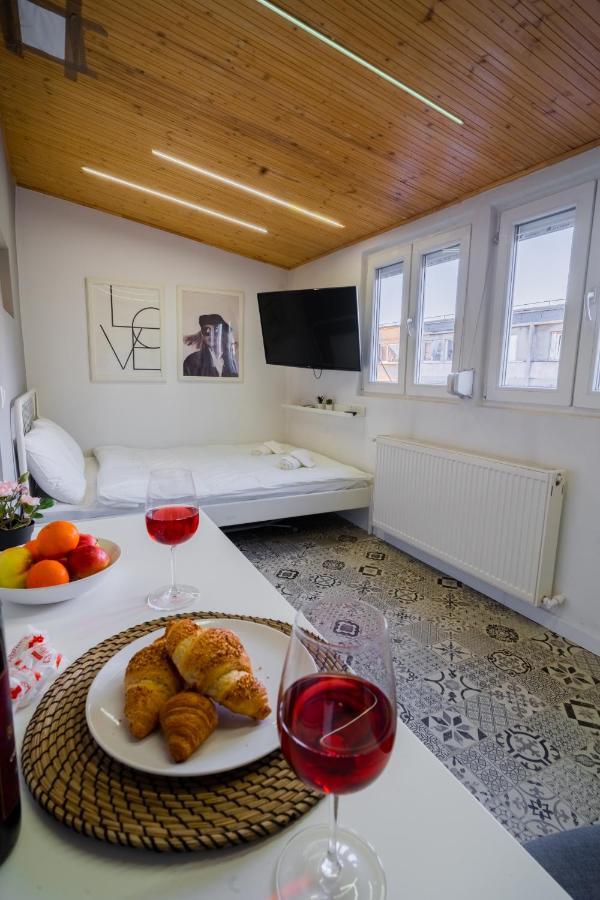 One Bedroom Flat In Bucharest'S Historic District Exterior foto